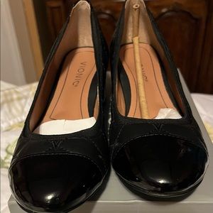 Vionic Style -Olympia Ruby. Color Black size 6.5 new in box.